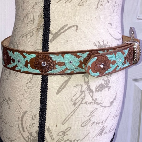 Vintage NWOT Red Spur Western Rodeo Cowgirl Bling Floral Tooled Leather Belt 34 main image 8